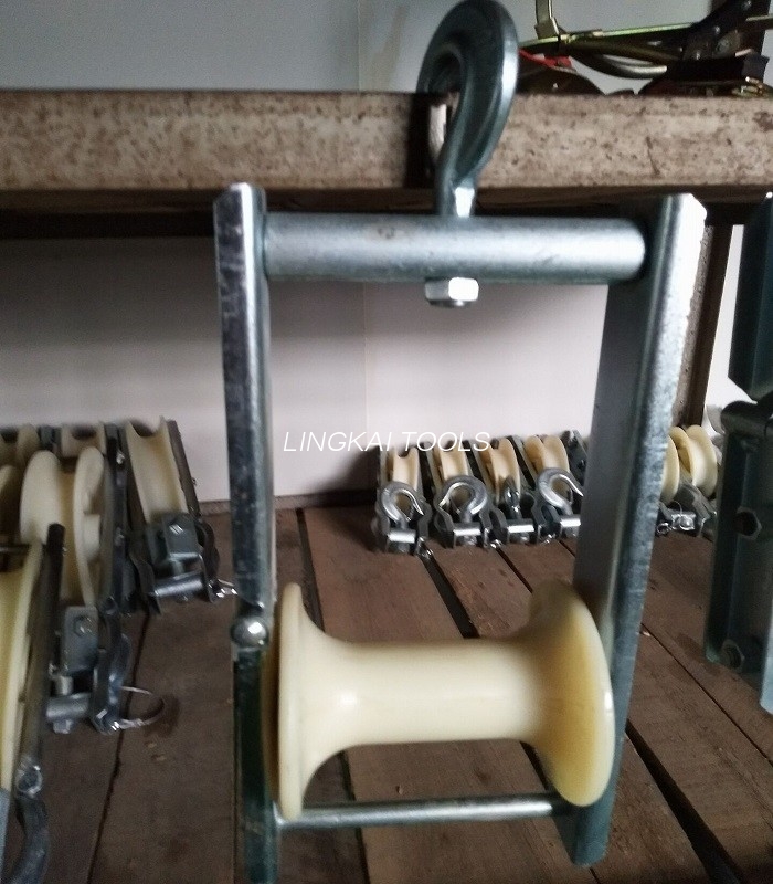บล็อกตัวนำสายเคเบิลทางอากาศแบบลูกกลิ้งไนล่อน 5 KN โครงสังกะสี